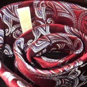 MICHAEL KORS red Paisley men’s tie